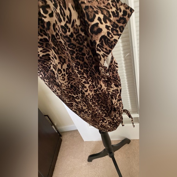 Avenue Leopard Animal Blouse - Picture 7 of 10